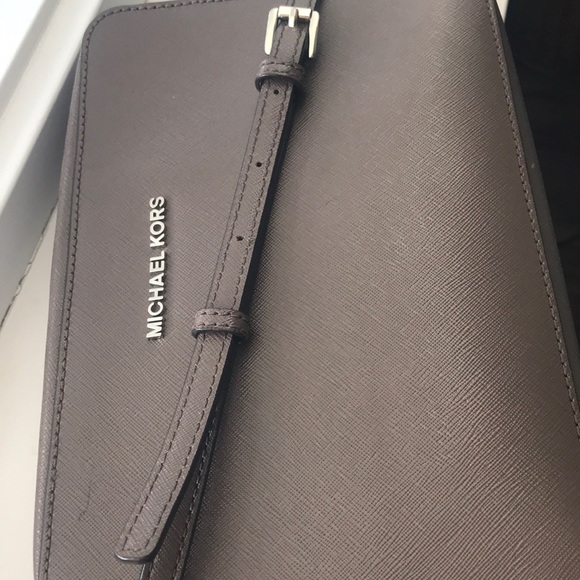 Michael Kors Large Jet Set Crossbody Satchel - Picture 4 of 8